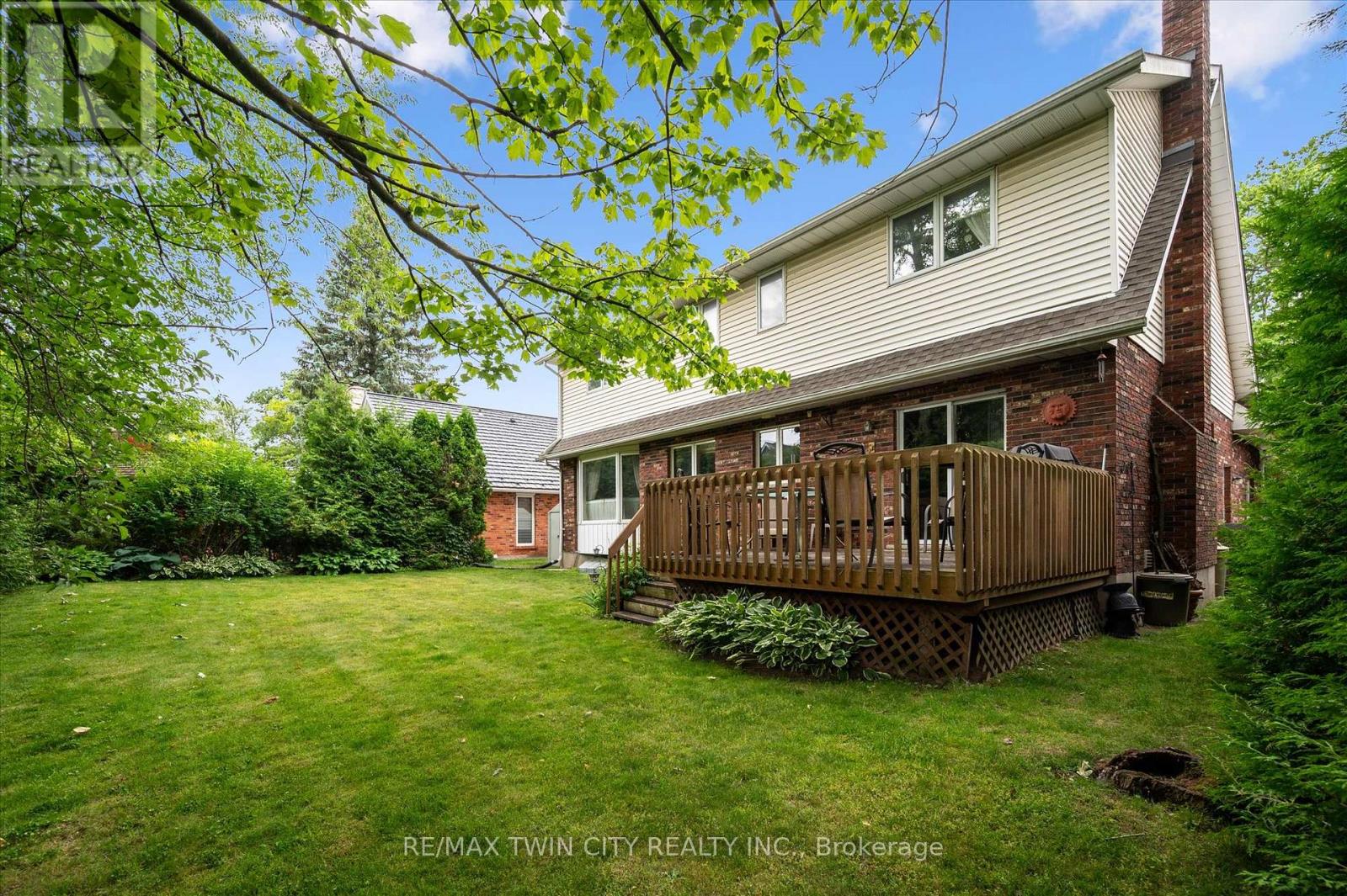 45 Applewood Crescent, Cambridge, Ontario  N1S 4K1 - Photo 48 - X12402791