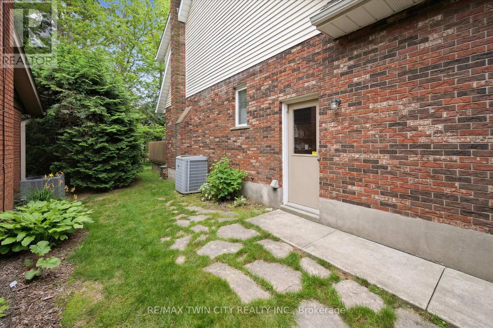 45 Applewood Crescent, Cambridge, Ontario  N1S 4K1 - Photo 50 - X12402791