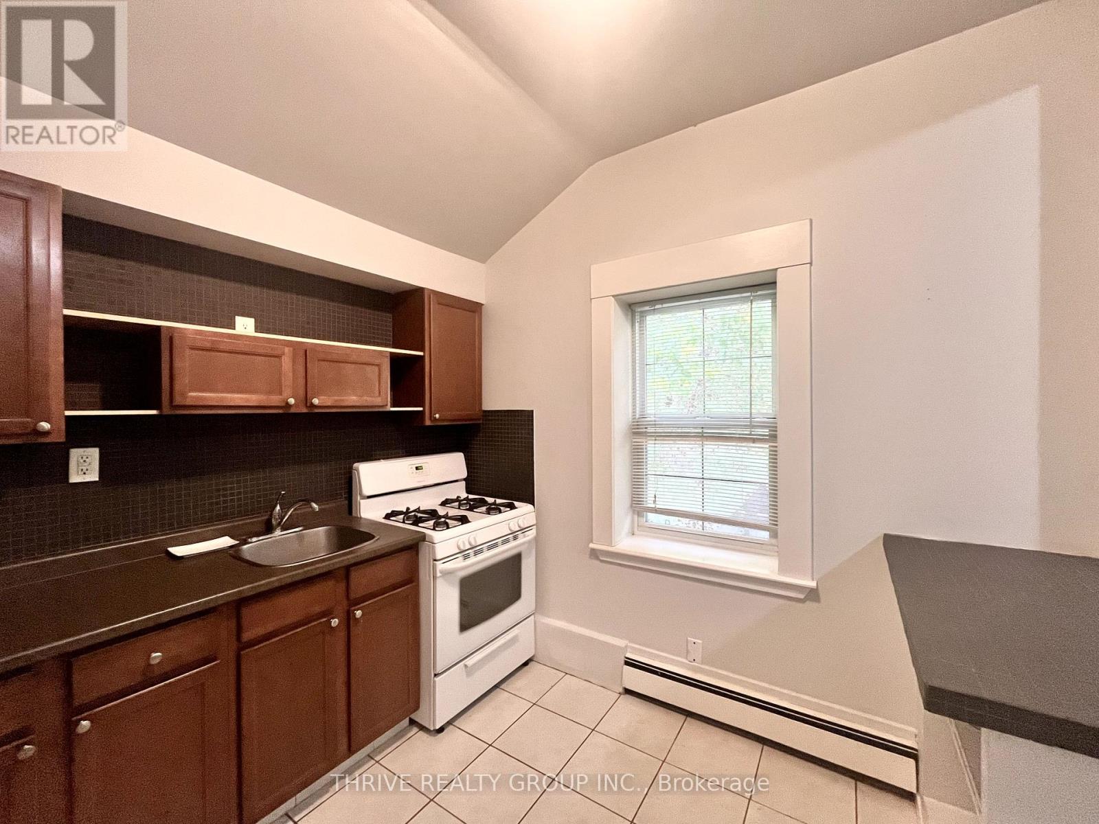 3 - 1 Waverley Place, London East, Ontario  N6B 2C3 - Photo 2 - X12402796