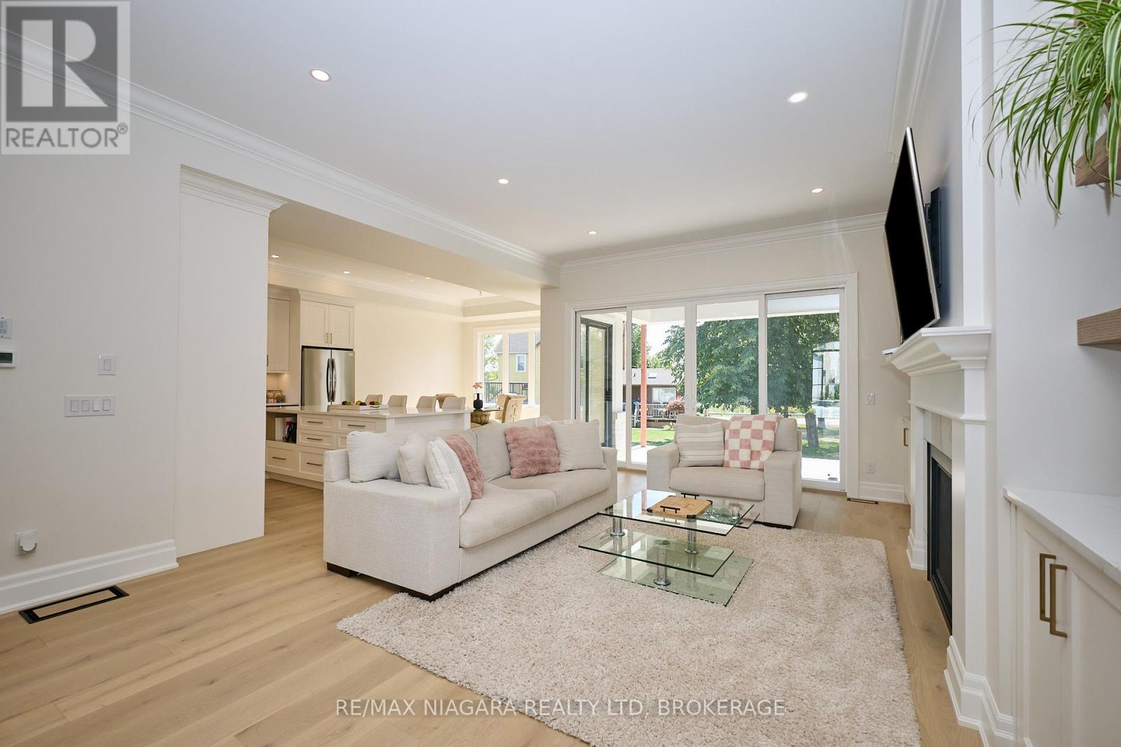 21 Ivy Crescent, Thorold (Confederation Heights), Ontario  L2V 0J9 - Photo 10 - X12395851