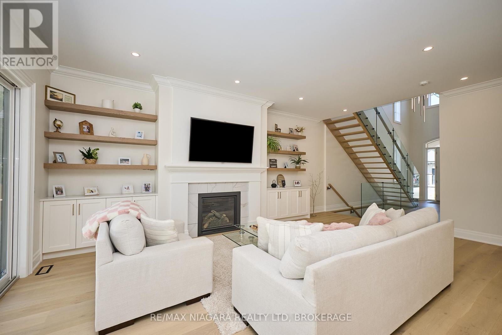 21 Ivy Crescent, Thorold (Confederation Heights), Ontario  L2V 0J9 - Photo 13 - X12395851