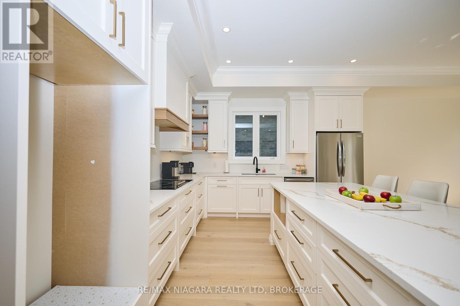 21 Ivy Crescent, Thorold (Confederation Heights), Ontario  L2V 0J9 - Photo 16 - X12395851