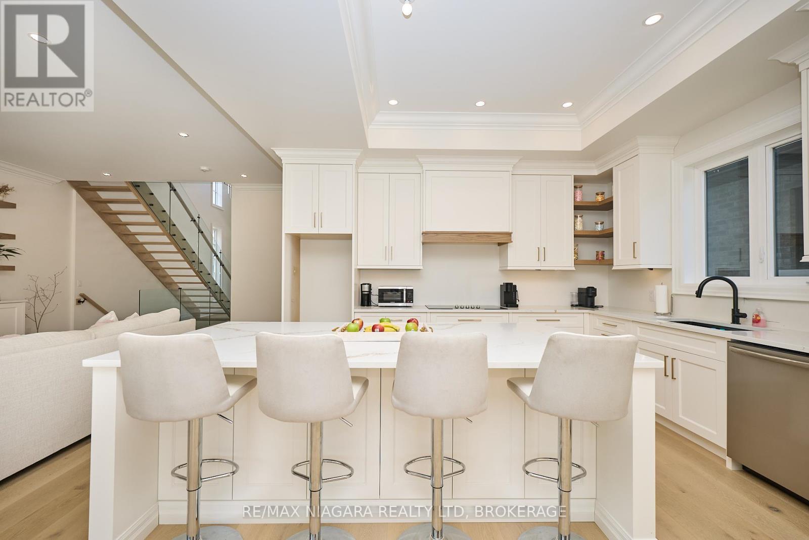 21 Ivy Crescent, Thorold (Confederation Heights), Ontario  L2V 0J9 - Photo 19 - X12395851