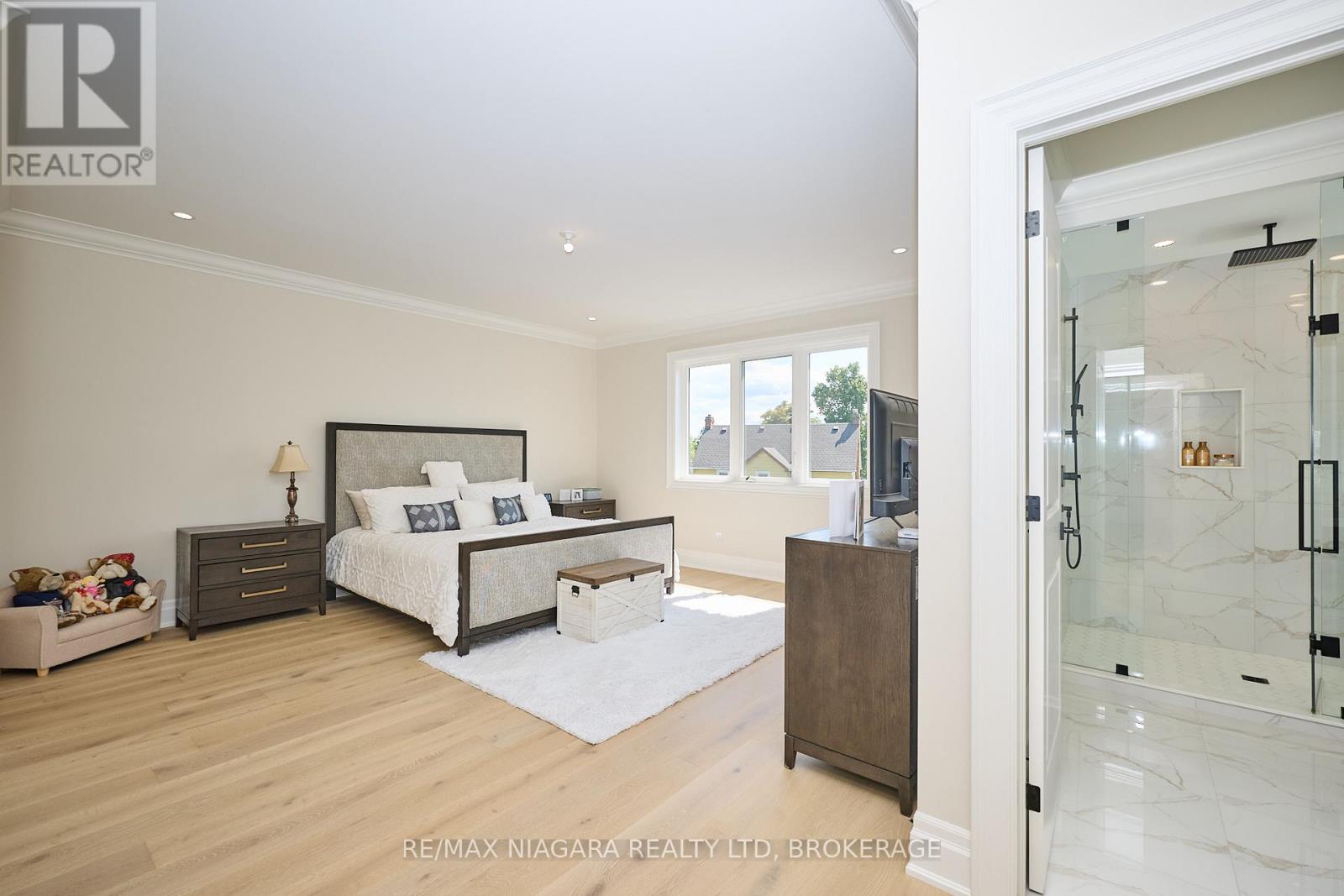 21 Ivy Crescent, Thorold (Confederation Heights), Ontario  L2V 0J9 - Photo 24 - X12395851