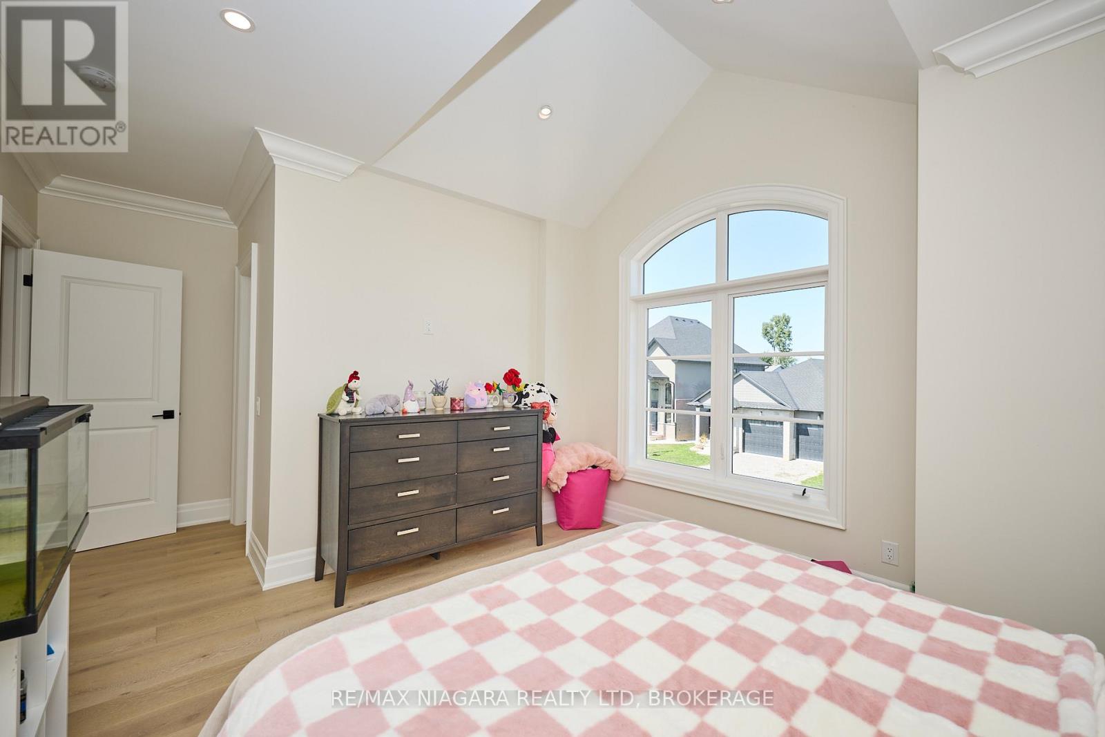 21 Ivy Crescent, Thorold (Confederation Heights), Ontario  L2V 0J9 - Photo 37 - X12395851