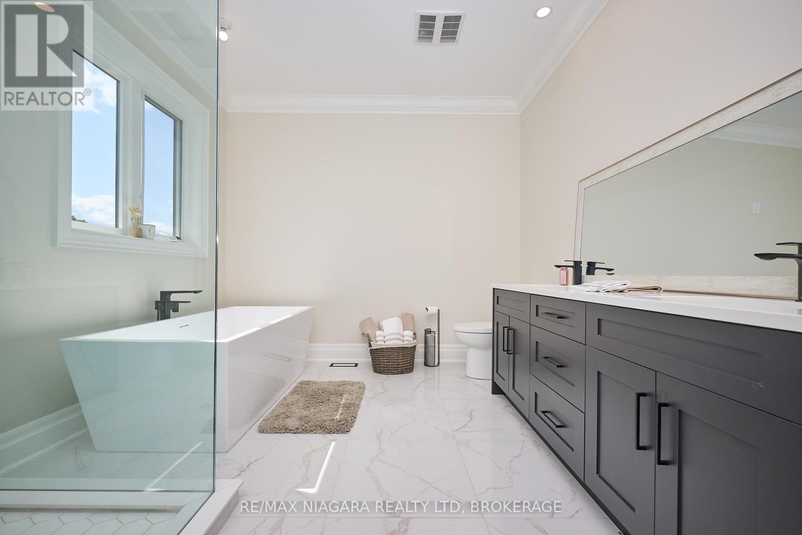 21 Ivy Crescent, Thorold (Confederation Heights), Ontario  L2V 0J9 - Photo 29 - X12395851