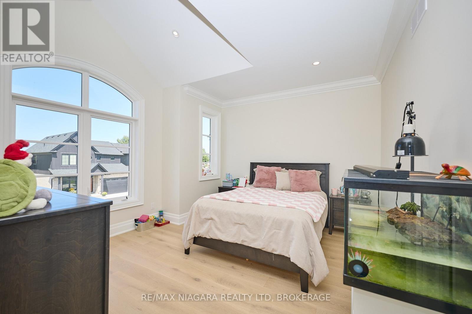 21 Ivy Crescent, Thorold (Confederation Heights), Ontario  L2V 0J9 - Photo 36 - X12395851