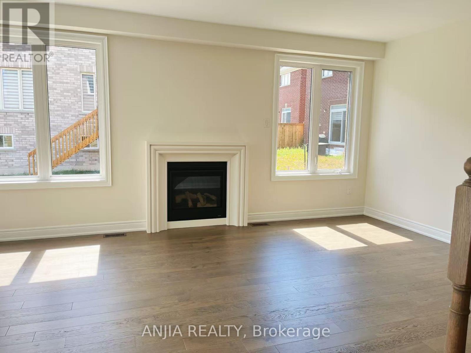 29 Hitching Post, Georgina, Ontario  L4P 0J3 - Photo 2 - N12399323