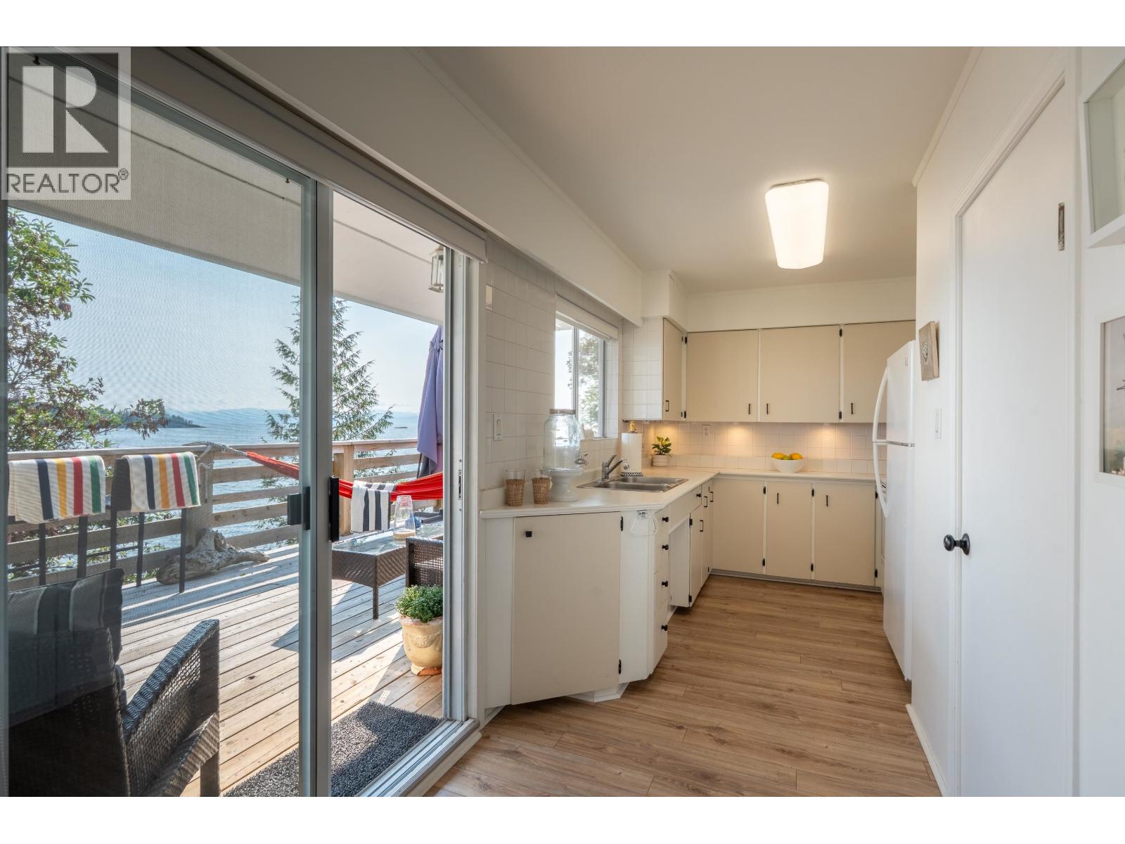 6669 Sunshine Coast Highway, Sechelt, British Columbia  V7Z 0M9 - Photo 19 - R3047532