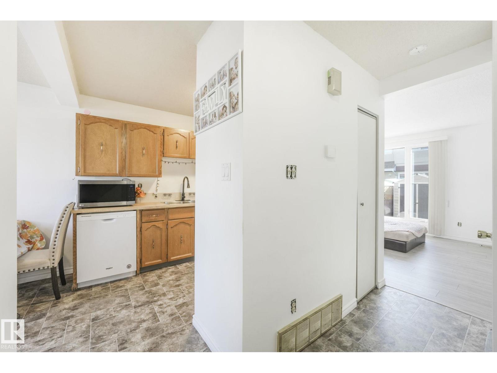 420 Clareview Rd Nw, Edmonton, Alberta  T5A 4G6 - Photo 5 - E4457756