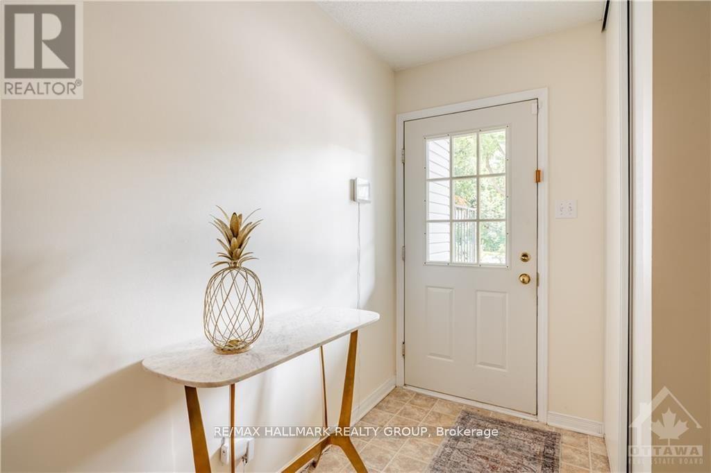 17 Seth Private, Ottawa, Ontario  K1K 4R6 - Photo 3 - X12402808