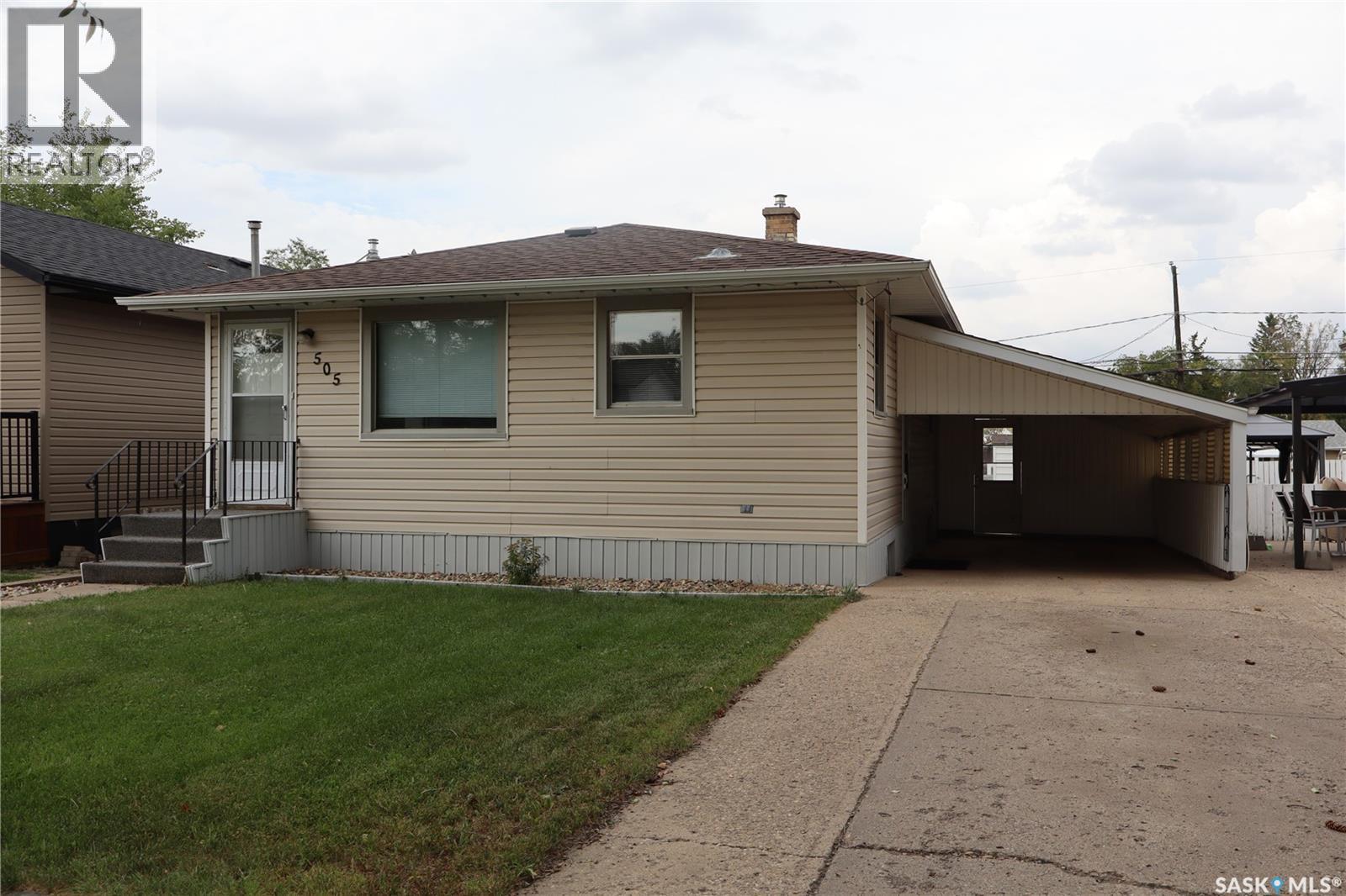 505 3rd AVENUE E, assiniboia, Saskatchewan