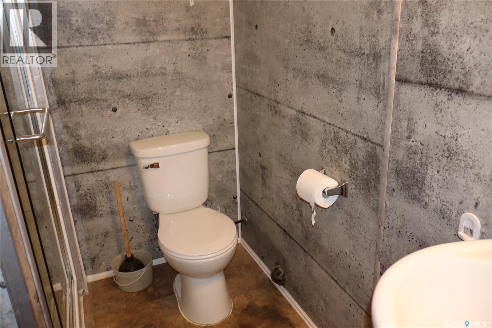 505 3rd Avenue E, Assiniboia, Saskatchewan  S0H 0B0 - Photo 19 - SK018342