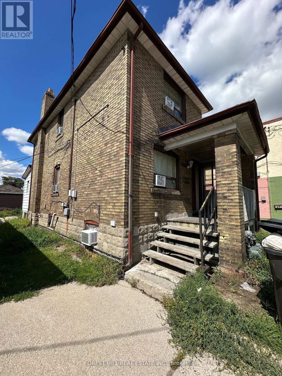 666 Jane Street, Toronto, Ontario  M6N 4A7 - Photo 2 - W12402814