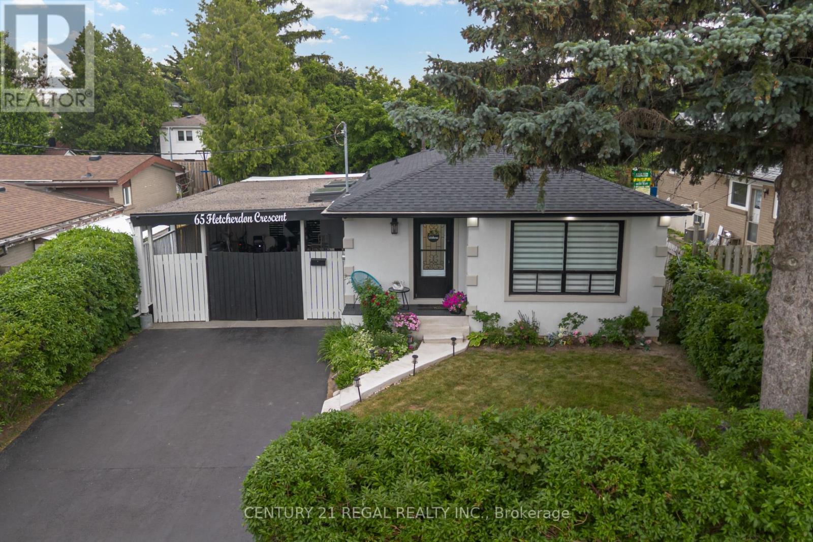 65 Fletcherdon Crescent, Toronto, Ontario  M3N 1S2 - Photo 2 - W12396332