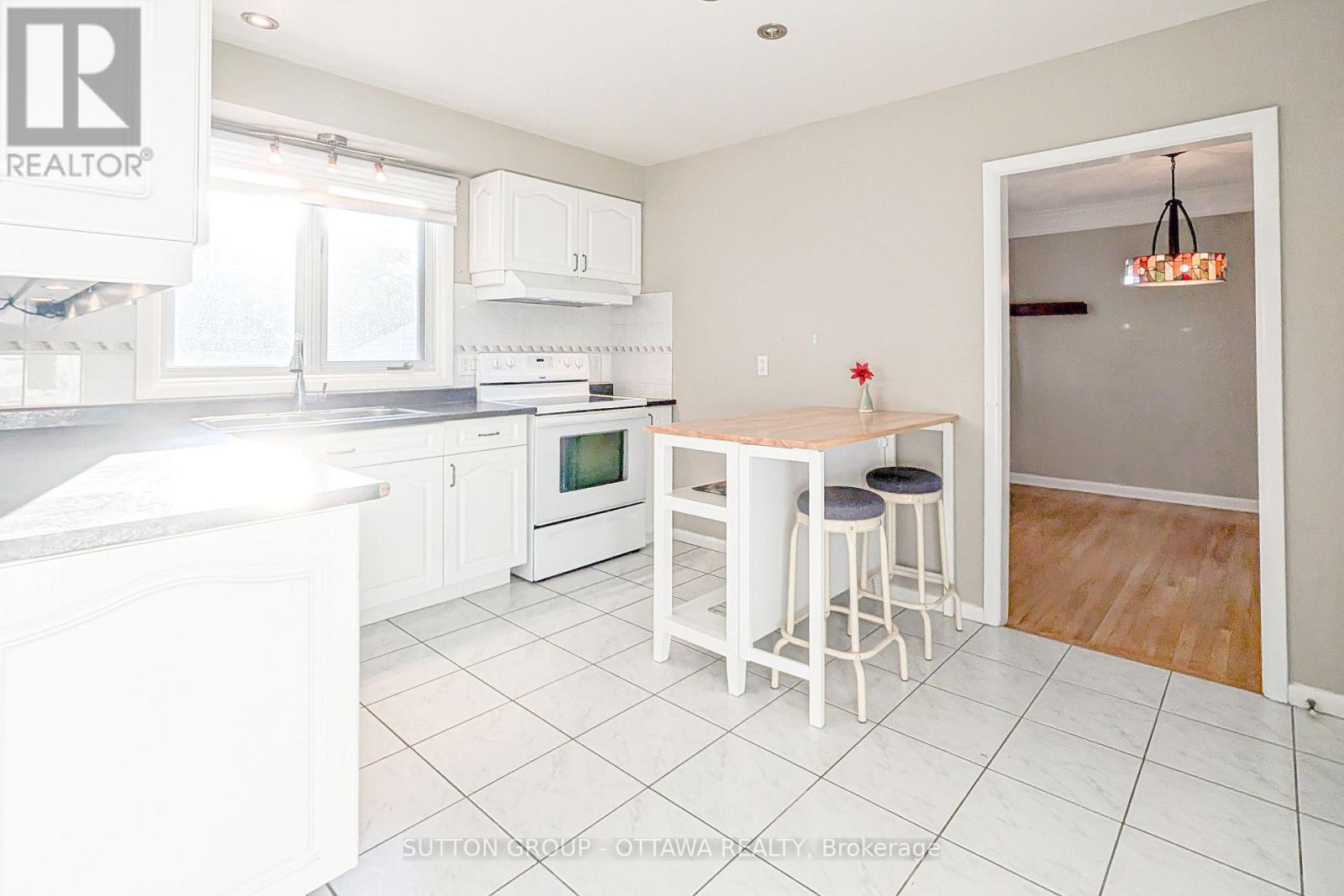 866 Claude Street, Ottawa, Ontario  K1K 2S6 - Photo 10 - X12402834
