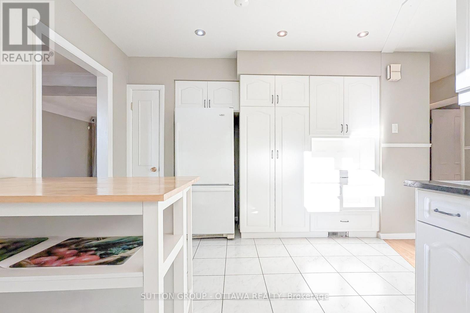 866 Claude Street, Ottawa, Ontario  K1K 2S6 - Photo 11 - X12402834