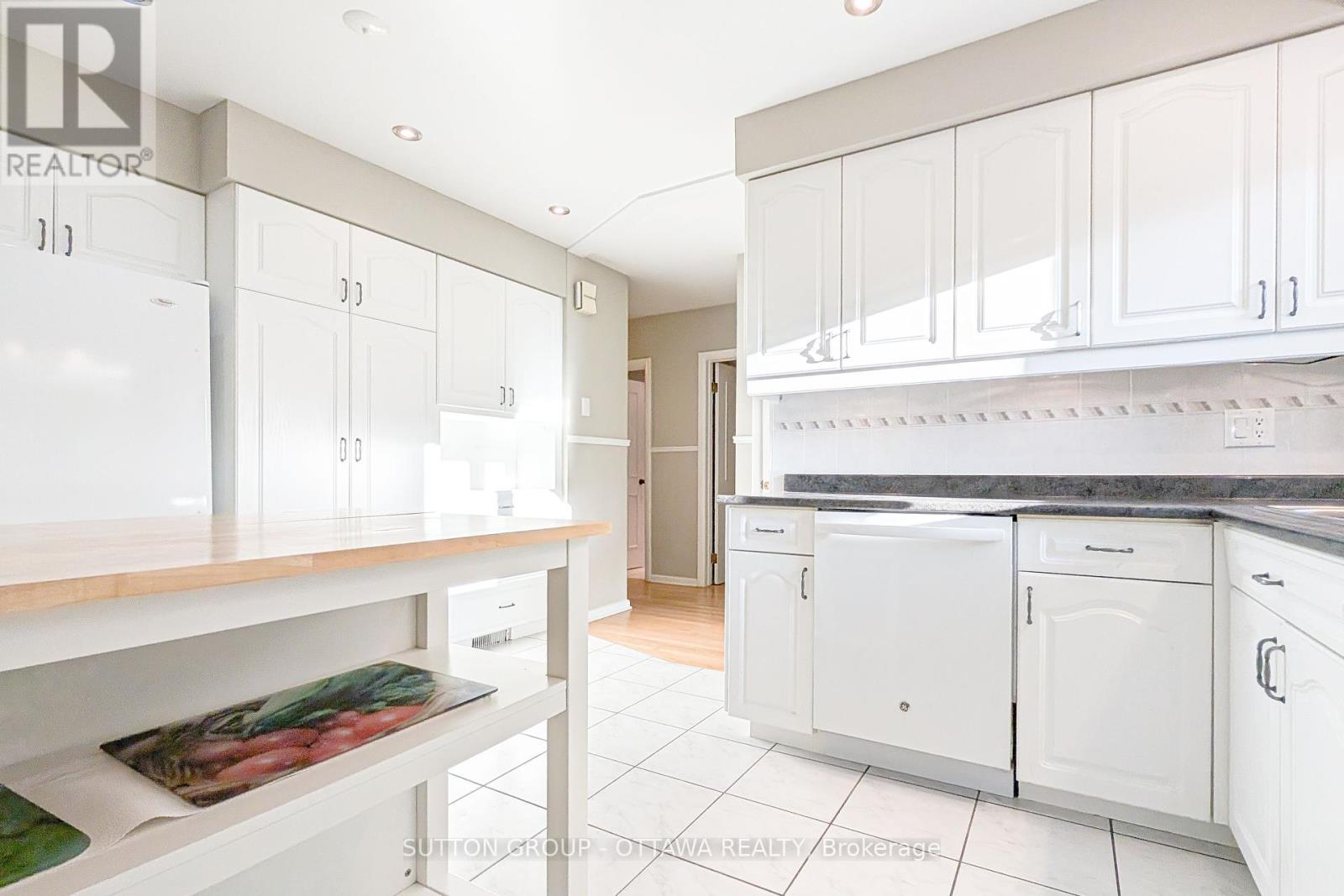 866 Claude Street, Ottawa, Ontario  K1K 2S6 - Photo 12 - X12402834