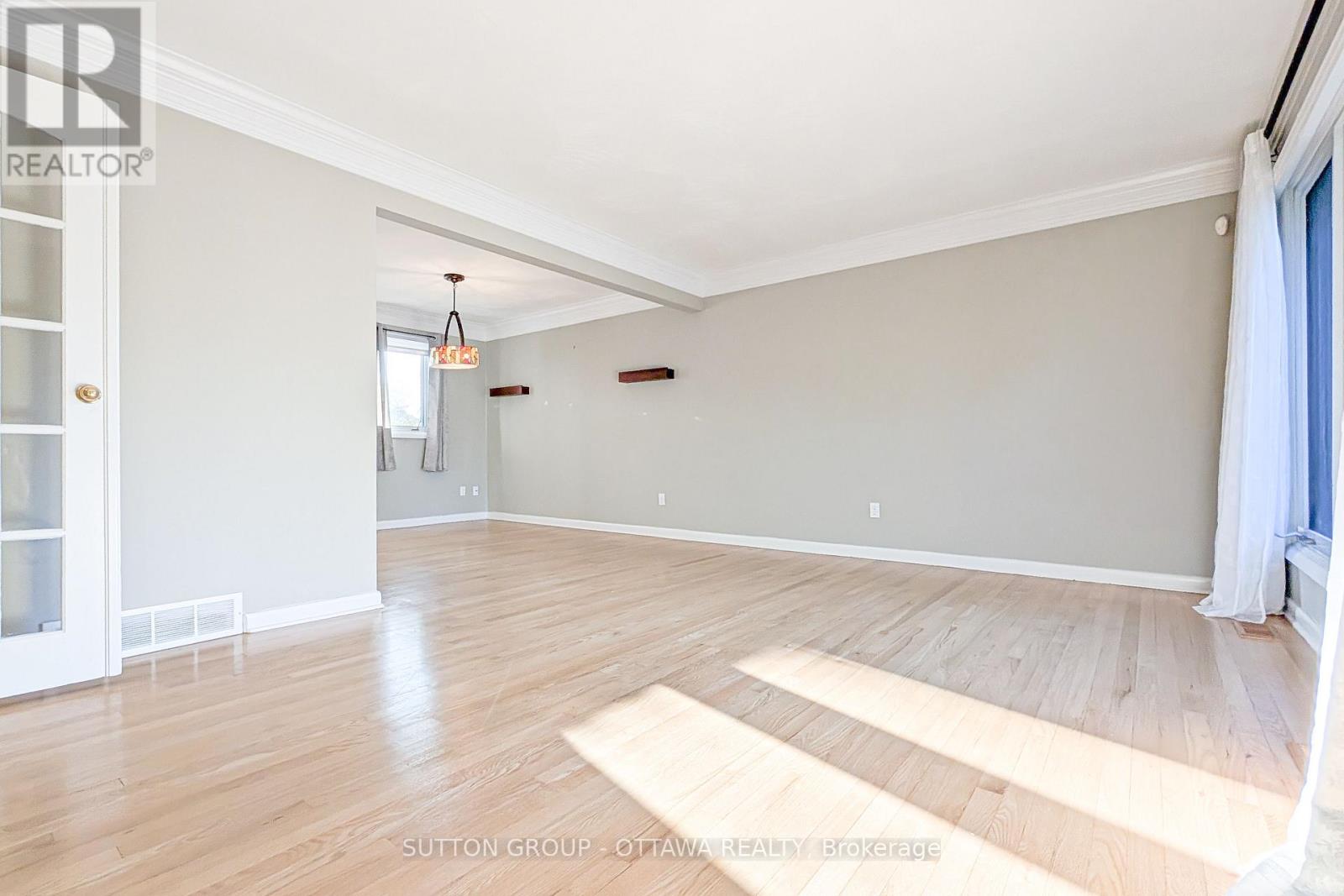 866 Claude Street, Ottawa, Ontario  K1K 2S6 - Photo 5 - X12402834