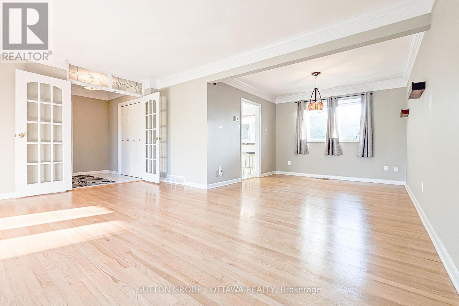 866 Claude Street, Ottawa, Ontario  K1K 2S6 - Photo 6 - X12402834
