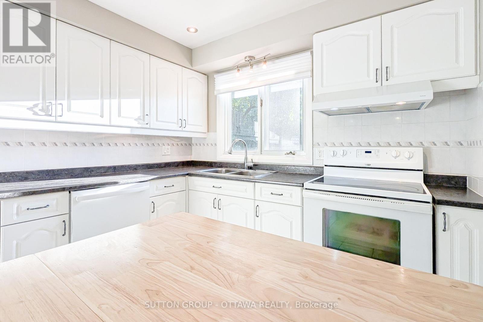 866 Claude Street, Ottawa, Ontario  K1K 2S6 - Photo 9 - X12402834