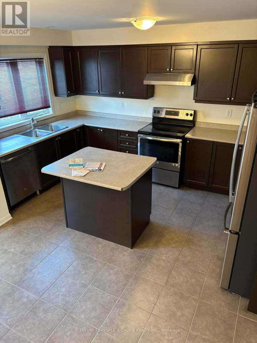 13 Betterton Crescent, Brampton, Ontario  L7A 0S5 - Photo 11 - W12400419