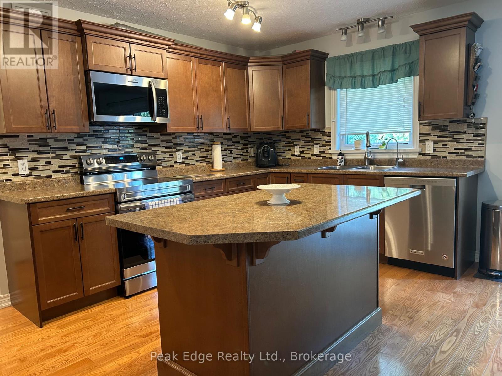 40 Sheffield Street, Southgate, Ontario  N0C 1B0 - Photo 7 - X12402853