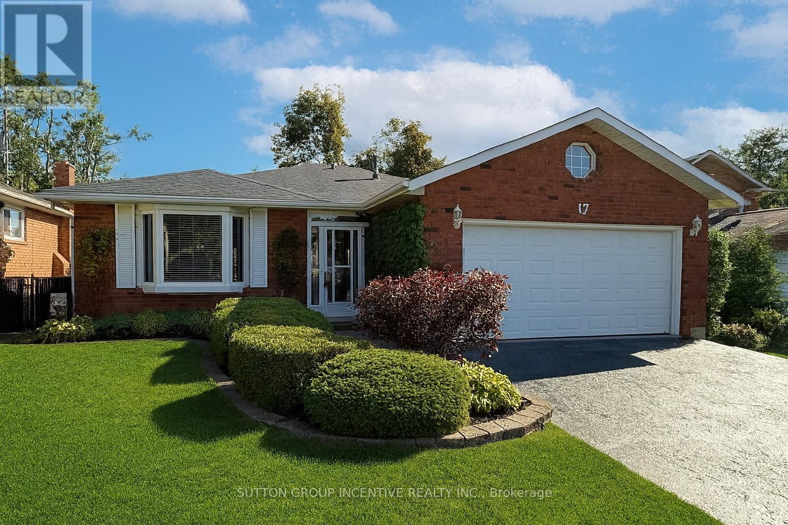 17 Kenny Crescent, Barrie, Ontario  L4N 6C7 - Photo 4 - S12353565