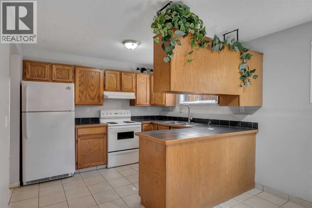 Property at 2, 3314 Centre Street NE image 5