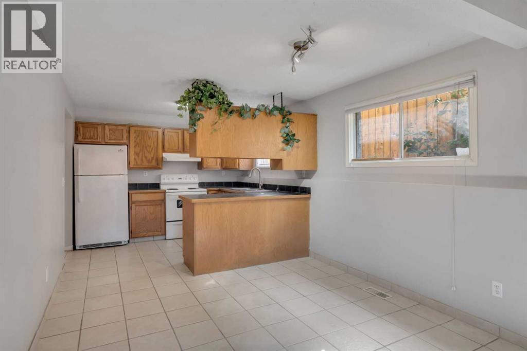 Property at 2, 3314 Centre Street NE image 4
