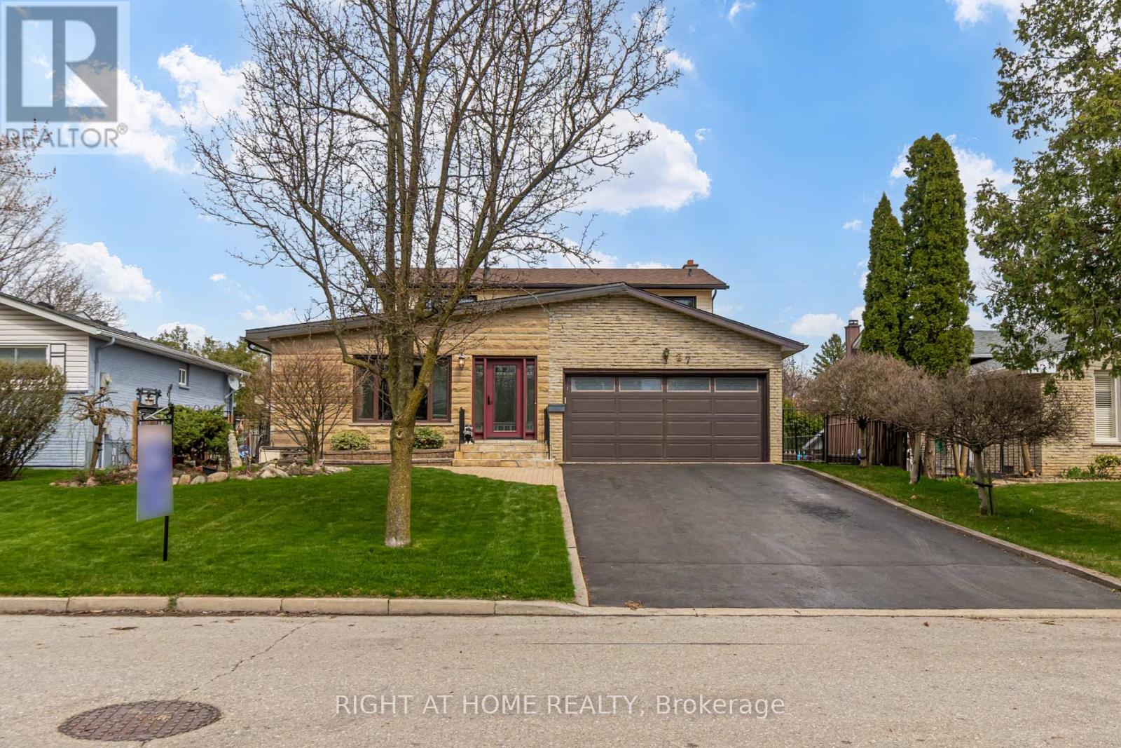 27 Sir Kay Drive, Markham (Markham Village), Ontario  L3P 2Y9 - Photo 1 - N12402851