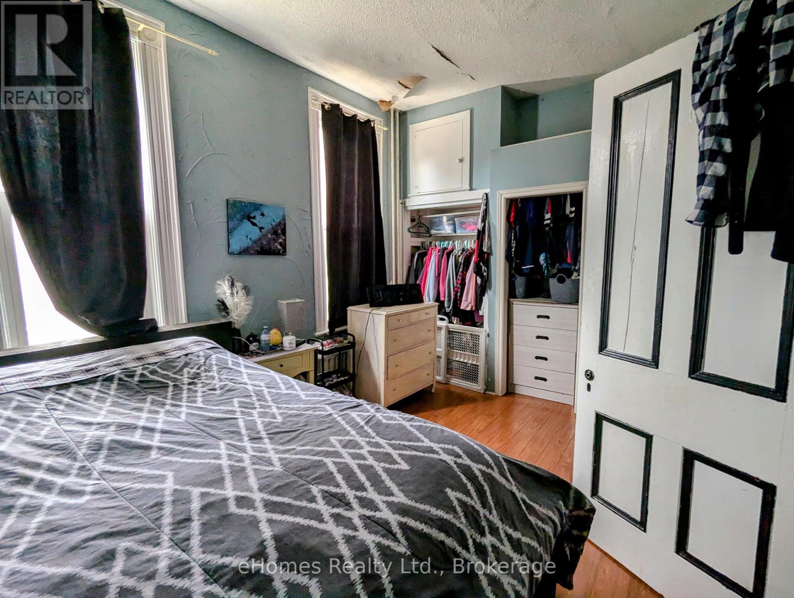 598 6th Street E, Owen Sound, Ontario  N4K 1G3 - Photo 11 - X12361700