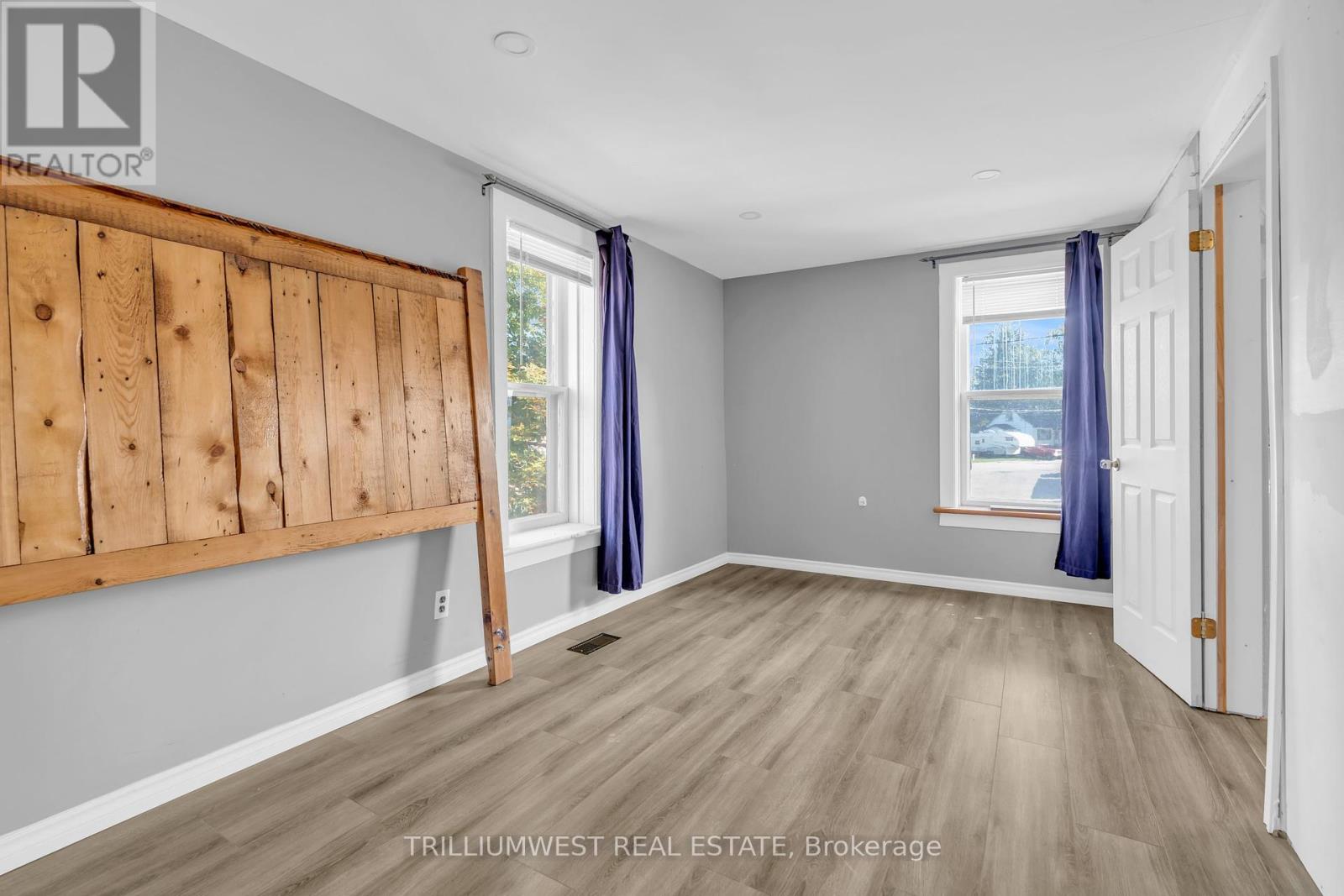 349 Main Street S, Wellington North (Mount Forest), Ontario  N0G 2L0 - Photo 11 - X12402855