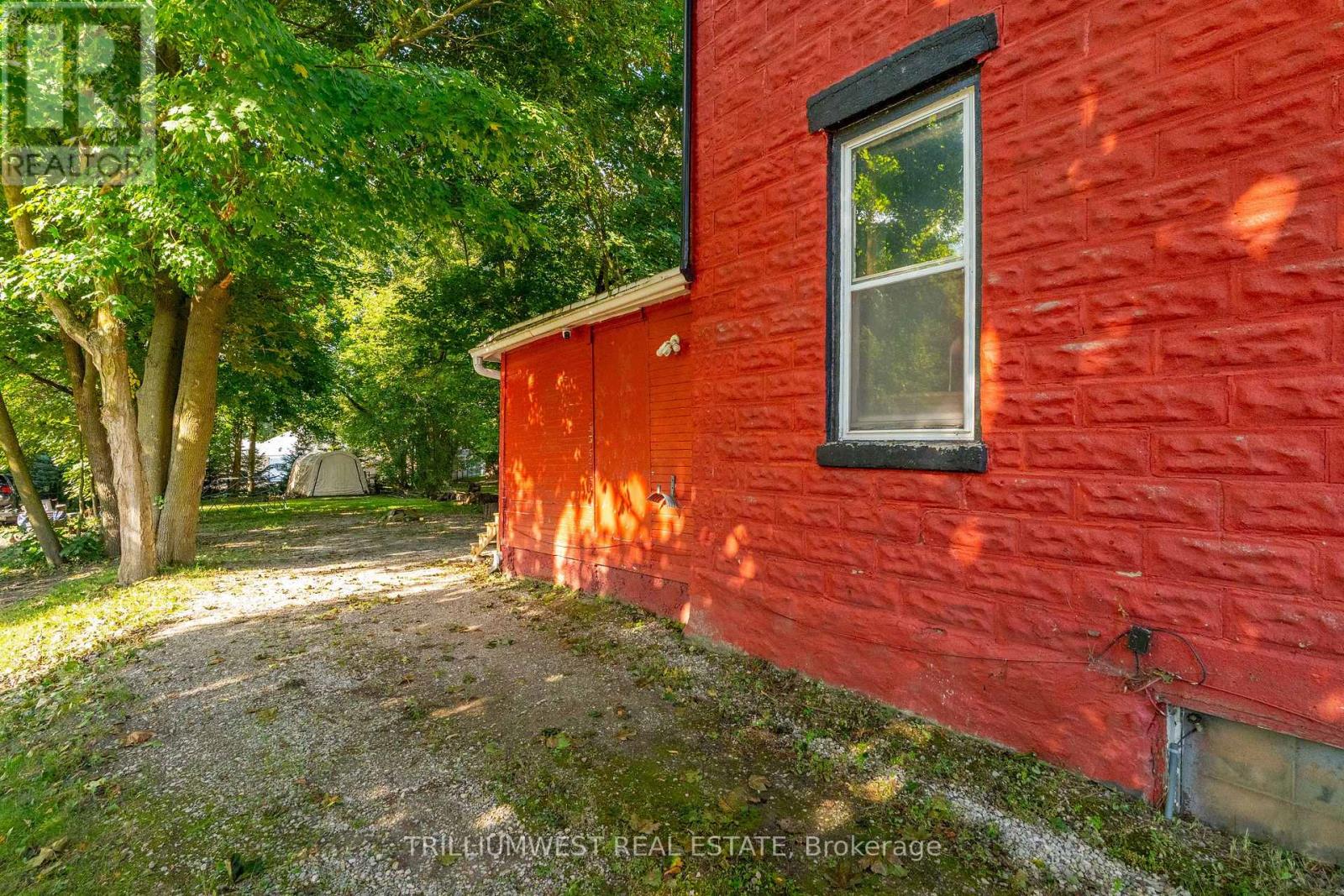 349 Main Street S, Wellington North (Mount Forest), Ontario  N0G 2L0 - Photo 7 - X12402855