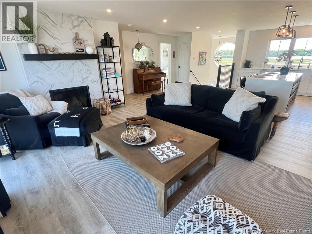 251 Bayshore, Bathurst, New Brunswick  E2A 6A5 - Photo 6 - NB120388