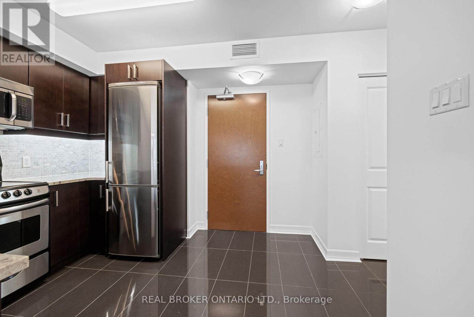 407 - 195 Besserer Street, Ottawa, Ontario  K1N 0B6 - Photo 2 - X12402860