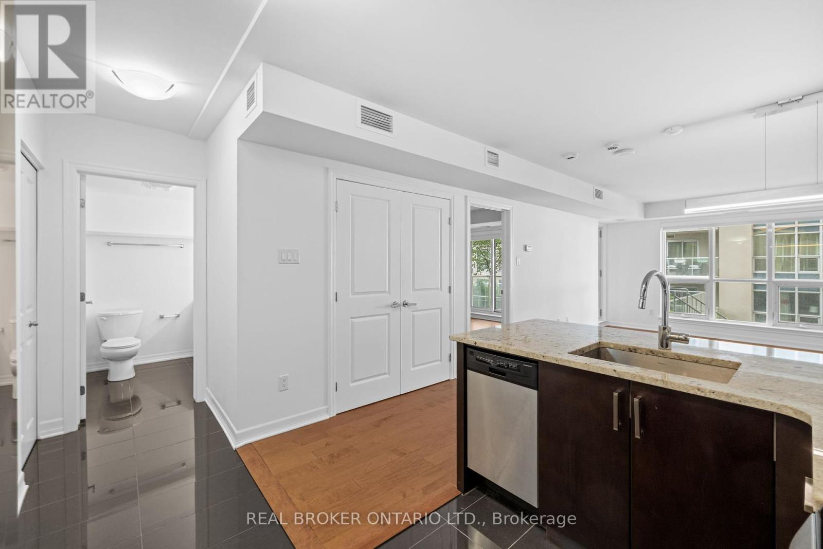 407 - 195 Besserer Street, Ottawa, Ontario  K1N 0B6 - Photo 6 - X12402860