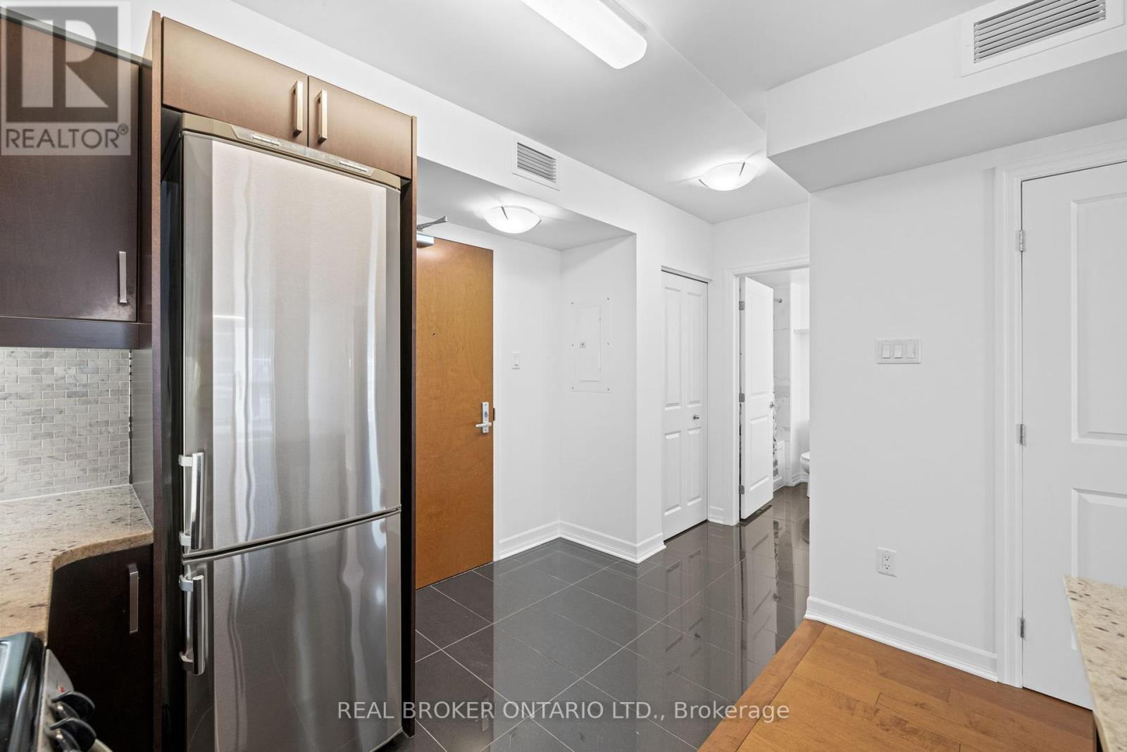 407 - 195 Besserer Street, Ottawa, Ontario  K1N 0B6 - Photo 7 - X12402860