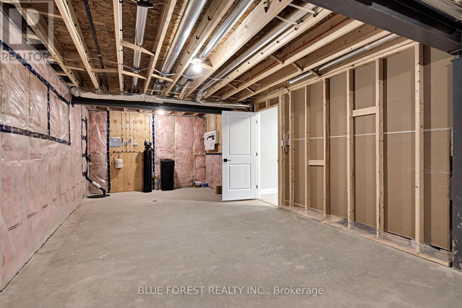 147 Shirley Street, Thames Centre, Ontario  N0M 2P0 - Photo 30 - X12348199