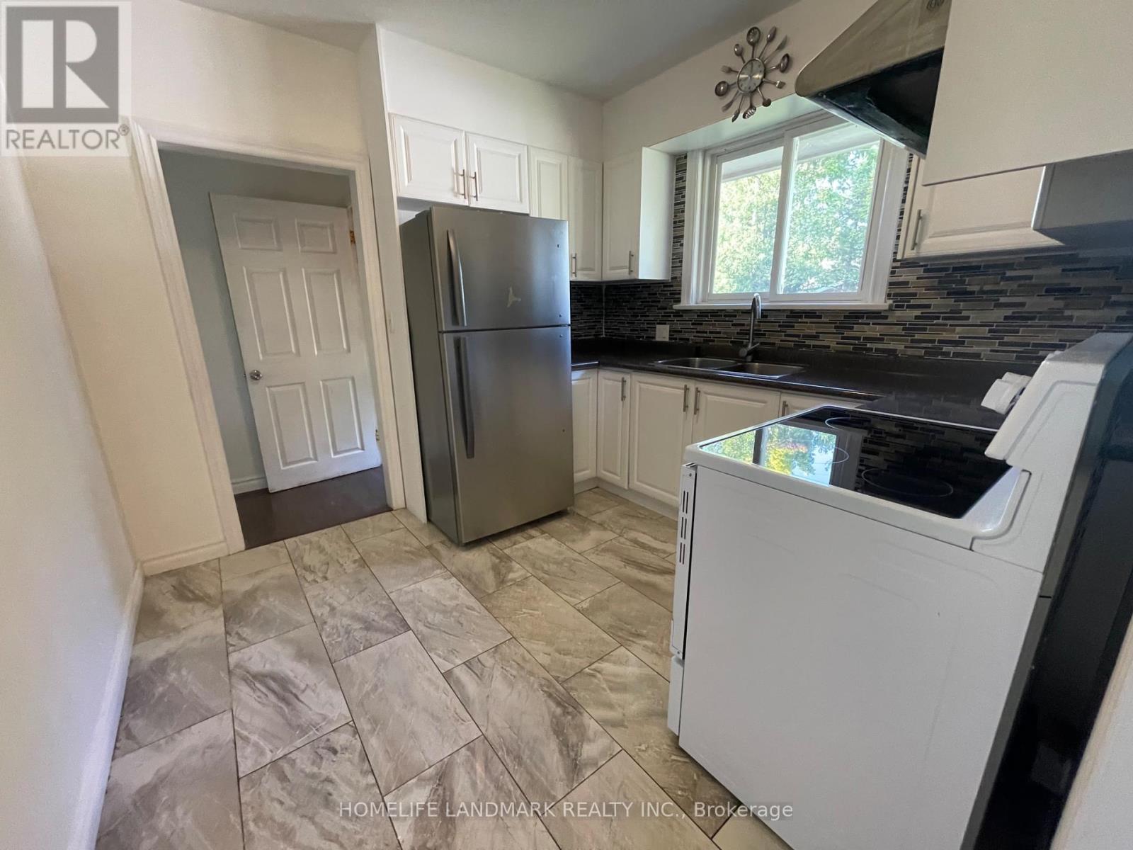 11 Byrne Boulevard, St. Catharines, Ontario  L2T 2H8 - Photo 8 - X12338464