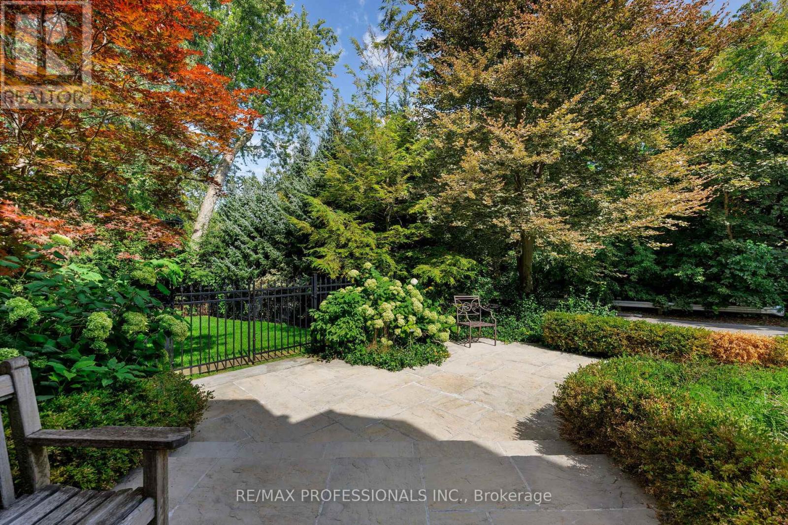 16 Kingsway Crescent, Toronto (Kingsway South), Ontario  M8X 2P9 - Photo 8 - W12395622