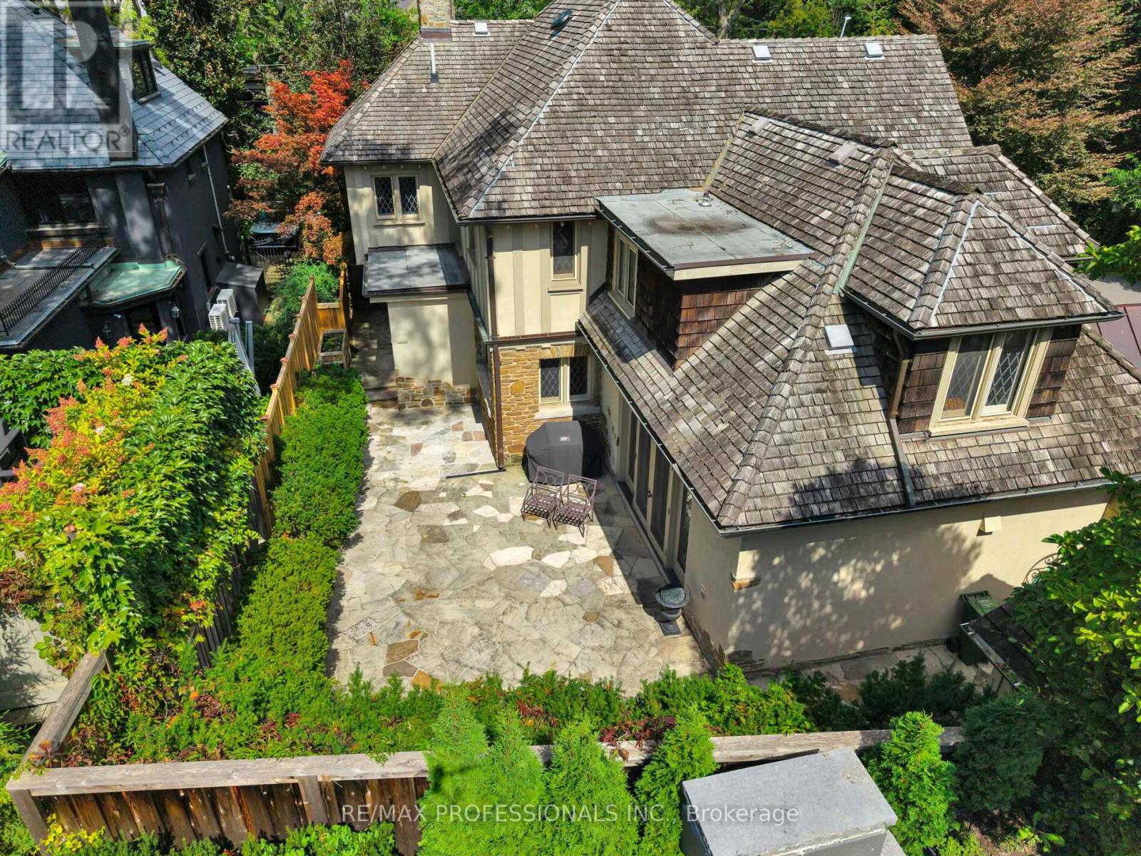 16 Kingsway Crescent, Toronto (Kingsway South), Ontario  M8X 2P9 - Photo 5 - W12395622