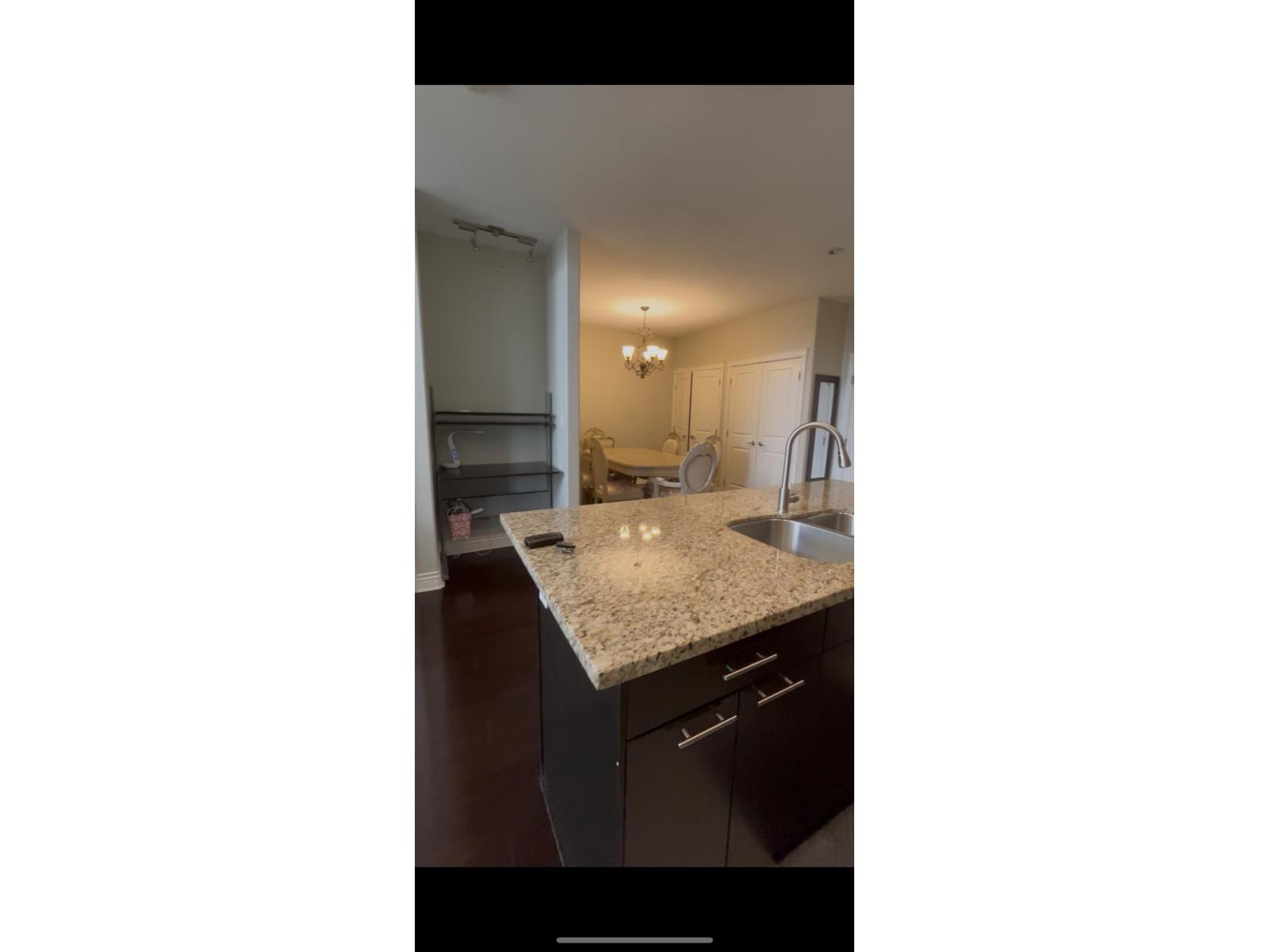 424 2970 KING GEORGE BLVD, Surrey, British Columbia