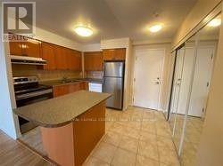 1726 - 3888 Duke Of York Boulevard, Mississauga, Ontario  L5B 4P5 - Photo 9 - W12402766