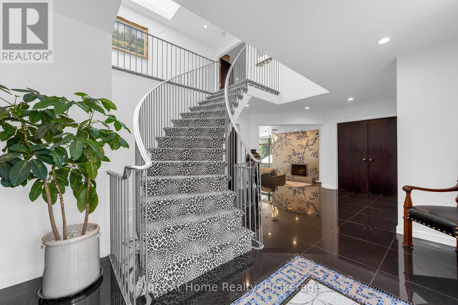 78 Terrace Drive, Hamilton, Ontario  L9H 3X2 - Photo 6 - X12402930