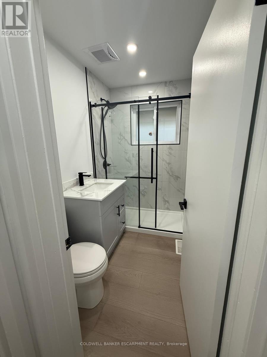 26 Victoria Street, Halton Hills, Ontario  L7G 3N6 - Photo 10 - W12402914