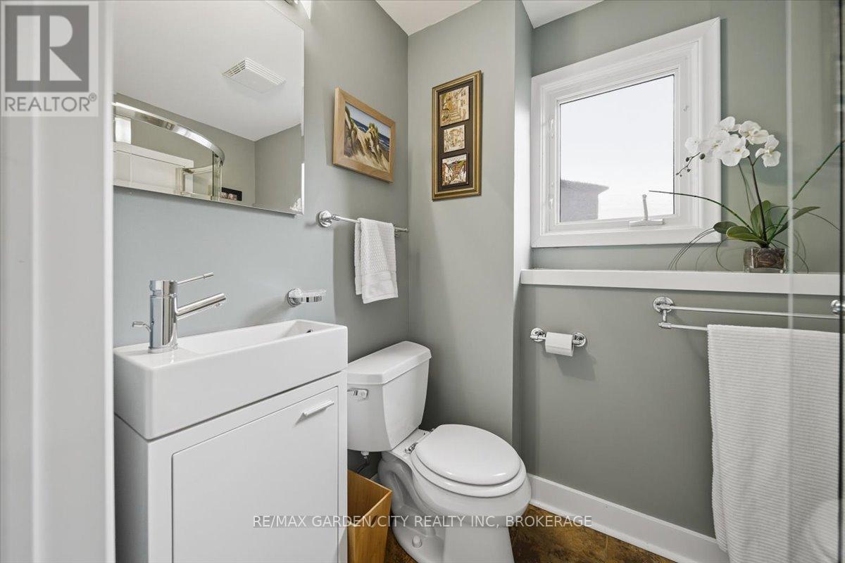 112 Riverdale Drive, St. Catharines, Ontario  L2R 3S4 - Photo 25 - X12402919