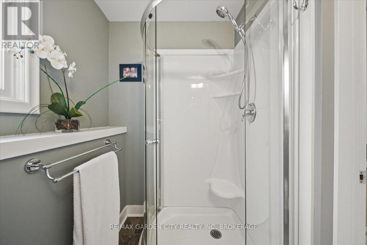 112 Riverdale Drive, St. Catharines, Ontario  L2R 3S4 - Photo 26 - X12402919