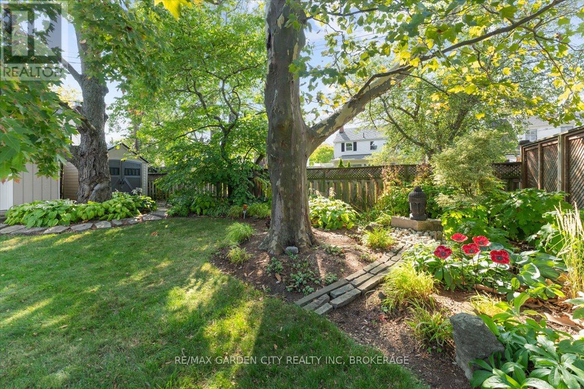 112 Riverdale Drive, St. Catharines, Ontario  L2R 3S4 - Photo 32 - X12402919