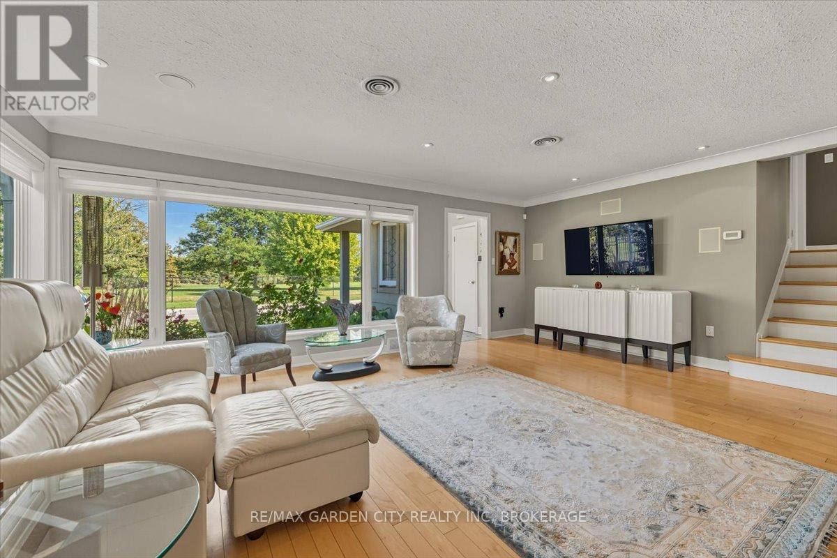 112 Riverdale Drive, St. Catharines, Ontario  L2R 3S4 - Photo 4 - X12402919